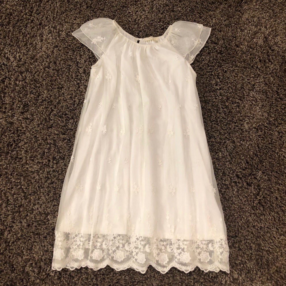 Girl’s white dress with mesh and lace